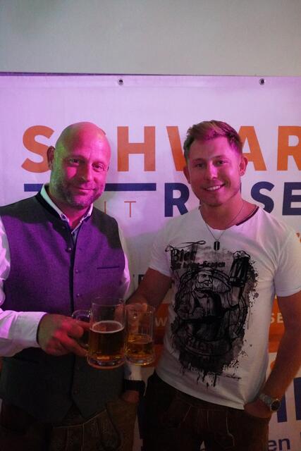 Obmann Michael Seyser mit Niklas Seyser vom Musikverein Hettmannsdorf-Würflach.