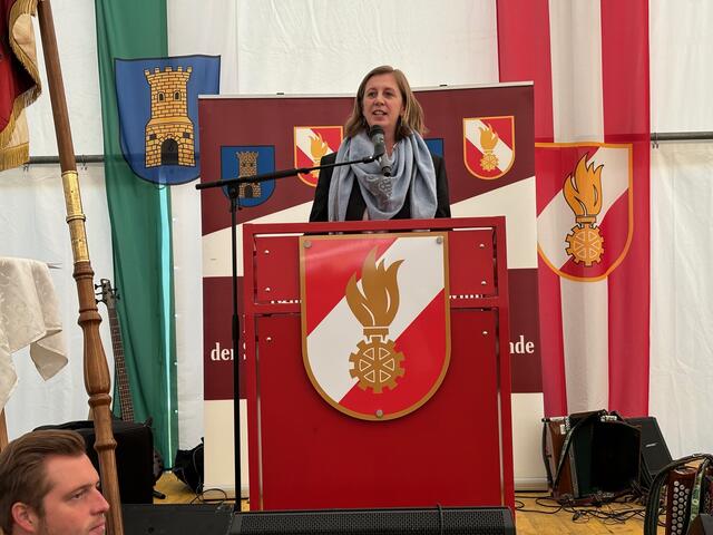 Barbara Eibinger-Miedl unterstrich die Wichtigkeit der Feuerwehren im Land. | Foto: Almer
