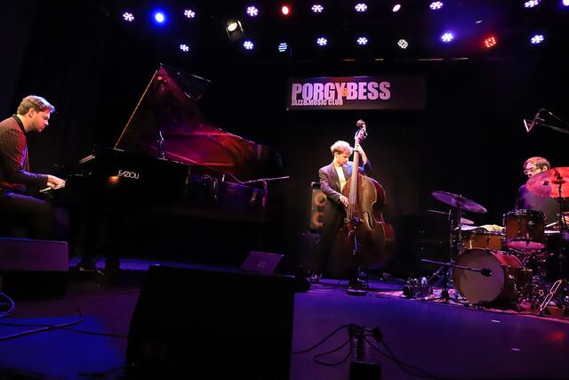 Foto: Miha Gantar Trio live am 5.10 2024 im Porgy&amp;Bess Foto@Nicole Kawan