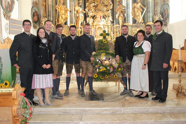 Samsongruppe Tamsweg mit Ortsbäuerin Heidi Schitter und Ortsbauernobmann Martin Planitzer rechts, sowie Thomas Gappmayr und Verena Zaller vlg. Mesner am Lasaberg