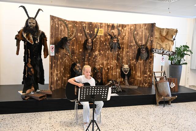 Solokünstlerin Lisa Hofer bei ihrem Auftritt  | Foto: Monika Pletzer