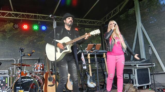 Jelfi sind ein Deutsch-Österreichisches Popduo, das in Laßnitzthal auftrat. | Foto: MeinBezirk/Hofmüller