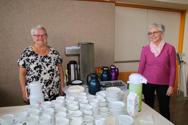 der Kaffee ist fertig, Regina und Maria hatten alles im Griff 