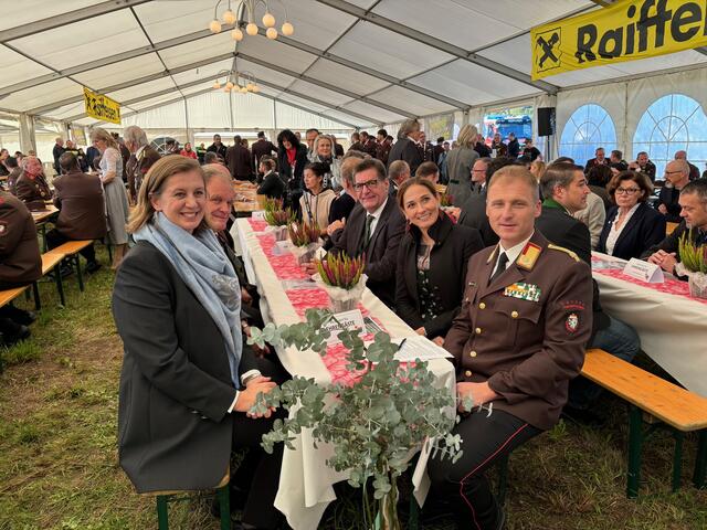 Der Tisch der Ehrengäste bei der 150-Jahr-Feier war gut ausgelastet. | Foto: Almer