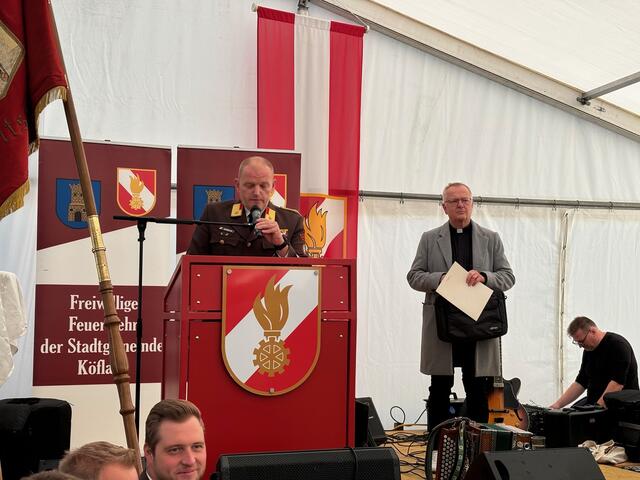 ABI Markus Murgg und Pfarrer Martin Trummler lieferten sich eine überraschende "Einlage". | Foto: Almer