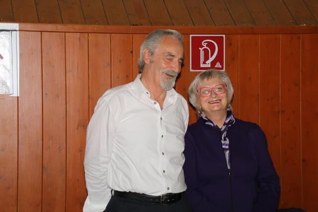 sie hatten den besten Job, Peter und Ingrid , standen bei der Sektbar 