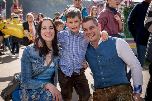 Dieses Jahr trotz schlechtem Wetter bereits zum fünften Mal auf der Wiesen: Silvia, Mattheo (5) und Marco aus Kappel.