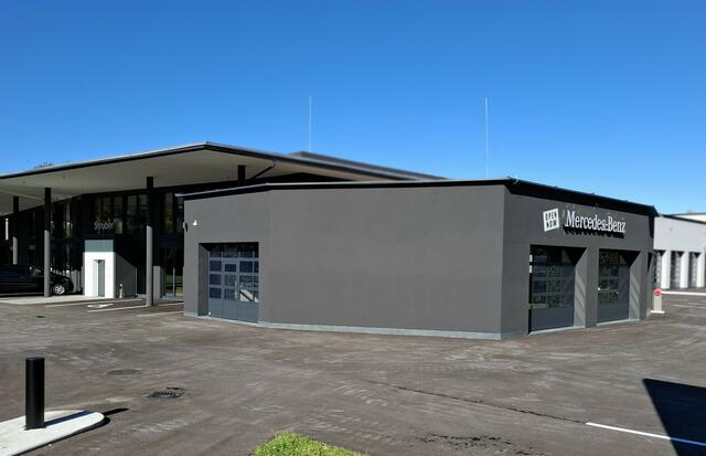 In Puch-Urstein wurde ein Mercedes-Autohaus eröffnet.