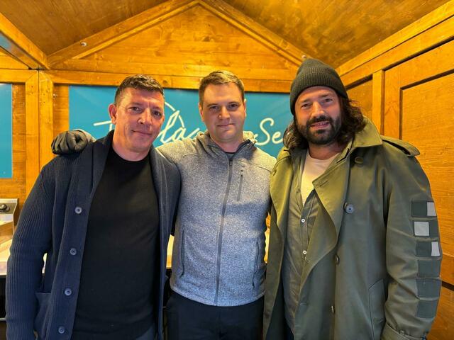 Auch das Tesla am See war mit einem Stand am Rathausplatz vertreten.  | Foto: Lisa-Marie Zehetbauer