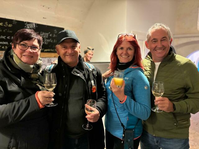 Petra und Christian Todt, Sabina Harman und Gerhard Pittner besuchten die Veranstaltung trotz regnerischem Wetter.  | Foto: Lisa-Marie Zehetbauer