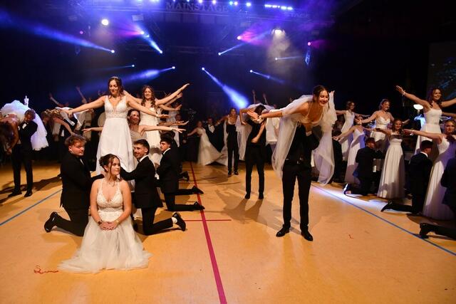 Die bezaubernde Polonaise zum Auftakt des BORG-Maturaballes in der WM Halle Murau sorgte für beste Einstimmung in die Ballnacht. | Foto: Anita Galler