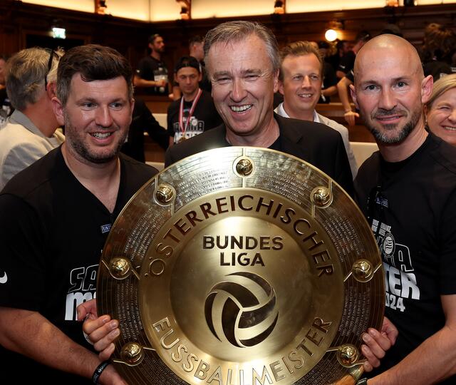 Der größte Erfolg der Ära Schicker: Das Double in der abgelaufenen Saison.  | Foto: GEPA