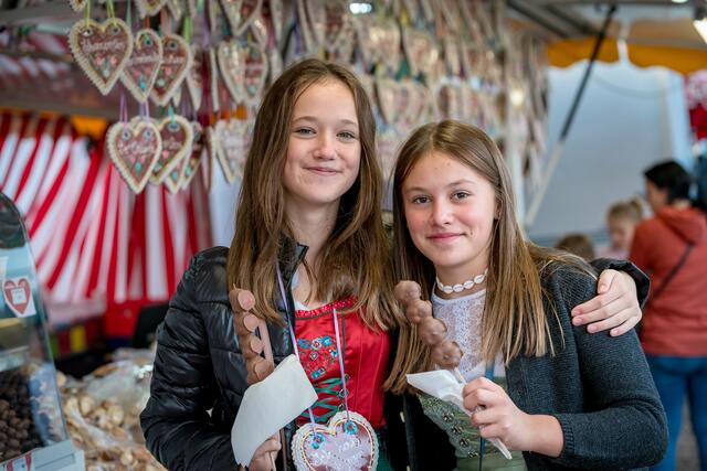 Wiesenstammgäste aus Himmelberg: Johanna und Julia.
