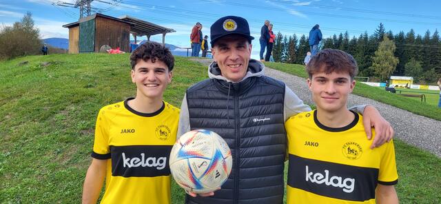Die Faaker Trainer Trainer Robert Samonig mit seinen Greenhorns Tobias Waldner (l.) und Felix Bachlechner,  | Foto: Niederl/KK