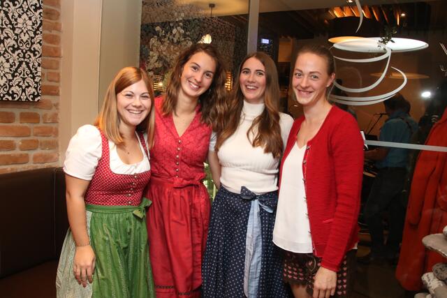 Carina Waldhauser, Theres Erber, Franziska Ludl und Julia Hochauer. | Foto: Manfred Kellner