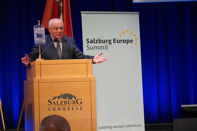 Das Institut der Regionen (IRE) begeht sein 20. Jubiläum mit einem Festakt in der alten Residenz. Bei dem Fachkongress vom 20. bis zum 22. Oktober werden wieder bis zu 800 Gäste und über 60 renommierte Expertinnen und Experten aus den Bereichen Politik, Wirtschaft, Diplomatie, Wissenschaft und den Regionen Europas in Salzburg erwartet. Im Bild: Franz Schausberger, Vorsitzender des Instituts der Regionen Europas (IRE) | Foto: Julia Hettegger