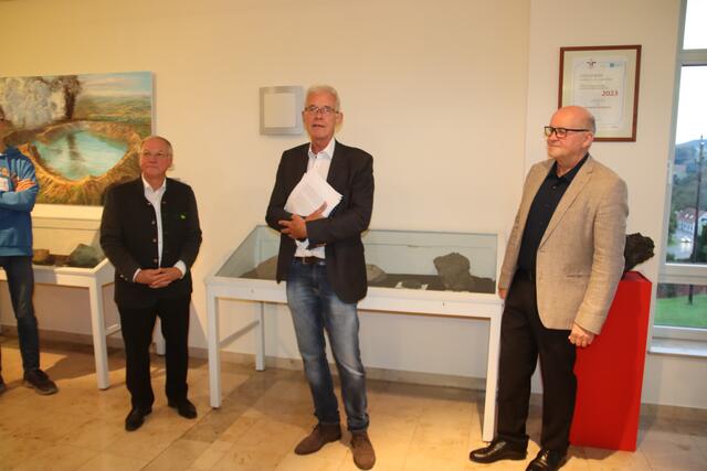 Josef Ober, Ingomar Fritz und Ferdinand Gross (v.l.) eröffneten die Ausstellung. | Foto: MeinBezirk