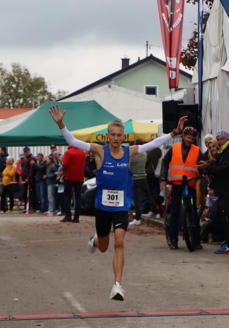 Florian Huemer holte sich den Sieg in Adlwang. | Foto: LAC