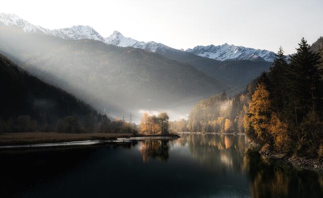 Das Wetter in Tirol startet ruhig in die neue Woche. Doch vom Westen her nähert sich nach und nach ein Tiefdruckeinfluss. Damit steigen auch die Temperaturen etwas an.  | Foto: Matthias Schimpfössl