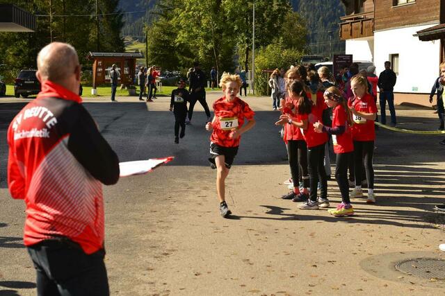Rund 100 Kids starteten bei den Kinder- und Jugendläufen.