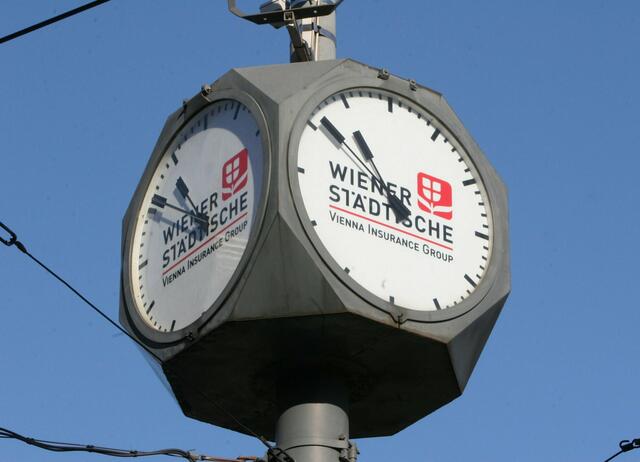 Am Sonntag wird auch bei den öffentlichen Uhren an den Zeigern "gedreht". | Foto: Votava/Stadt Wien