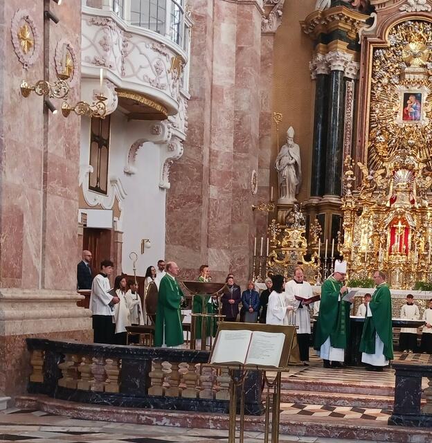 Dekretübergabe an Propst Jakob Bürgler durch Bischof Hermann Glettler | Foto: Dr. Heinz Wieser