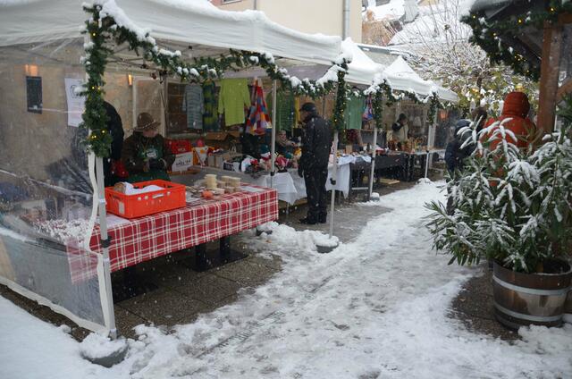 Der Weihnachtmsarkt im Hof des Gasthaus Koci ist sehr beliebt im Bezirk.  | Foto: IMI23