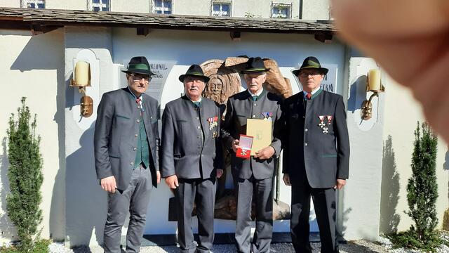 Gerhard Prodinger (2.v.re) mit  mit dem Präsidenten des Kameradschaftsbundes Salzburg Josef Höhenwarter, Joseph Gruber (Ehrenobmann Kameradschaft Mauterndorf-Tweng)und Johann Sampl (Obm.-Stv. Kameradschaftsbund Lungau) | Foto: Kameradschaft Mauterndorf-Tweng