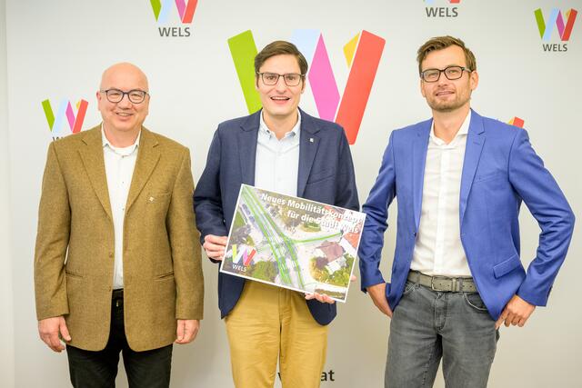 Rupert Doblhammer (Dienststelle Stadtentwicklung), Stadtrat Stefan Ganzert und Thomas Kuc (Trafility GmbH.) | Foto: Stadt Wels