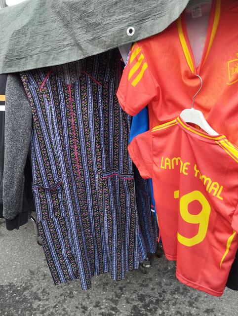 Generationstreff: Kittelschürze und Fussballtrikot  | Foto: Veronika Frank