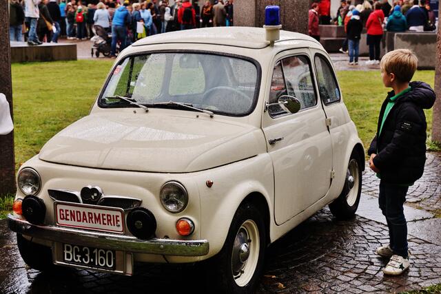 Polizeieinsatzfahrzeug Baujahr 1963. Heute im Privatbesitz. - Übrigens: der Türanschlag ist rückwärts.  | Foto: Maria Tiefenbacher-Schöndorfer, 2024