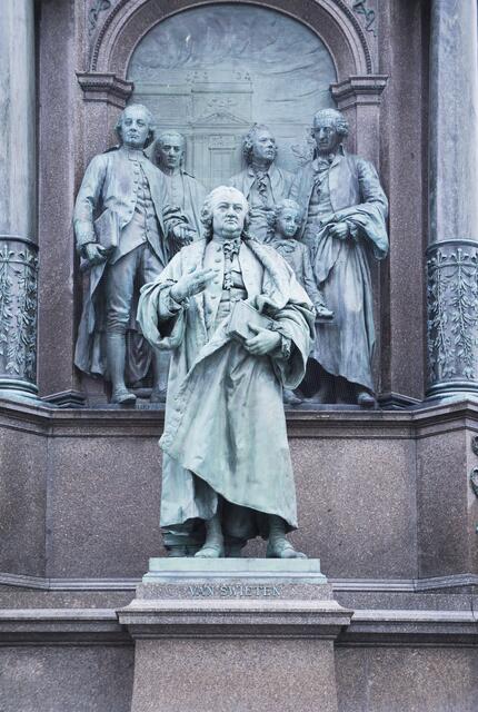 Beim Maria-Theresien-Denkmal zwischen Natur- und Kunsthistorischem Museum befindet sich auch das Denkmal von Gerard van Svieten. | Foto:  Libor Sojka / CTK / picturedesk.com