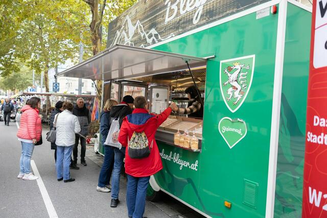 Köstlichkeiten gab es etwa beim "Steirerland Bleyer".  | Foto: René Brunhölzl/MeinBezirk