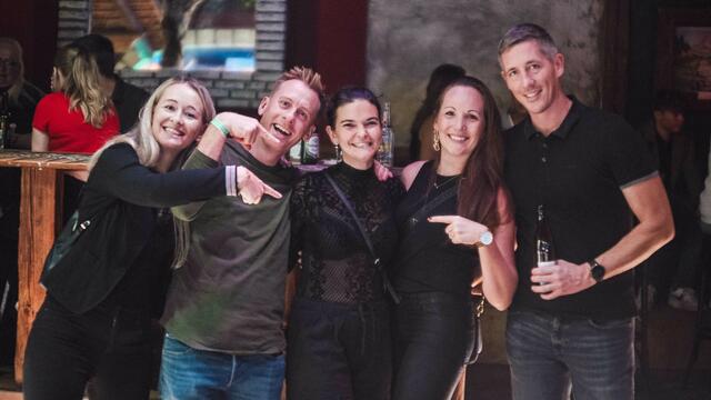 Christina, Simon, Nicole, Martina und Johannes bei der Black &amp; White-Party am Samstag.
 | Foto: Diskothek Herzog