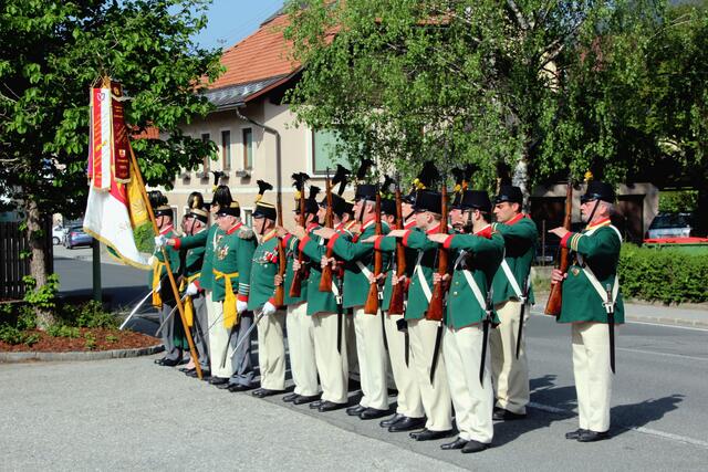 Uniformierter Schützenkorps Steinfeld | Foto: Marktgemeinde Steinfeld