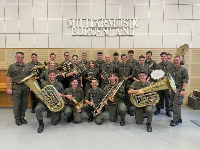 Frisches Blut für die Militärmusik Burgenland: Ein neuer Kapellmeister und 21 neue Musikerinnen und Musiker starteten ihren Dienst bei der Militärkapelle.  | Foto: Kausz