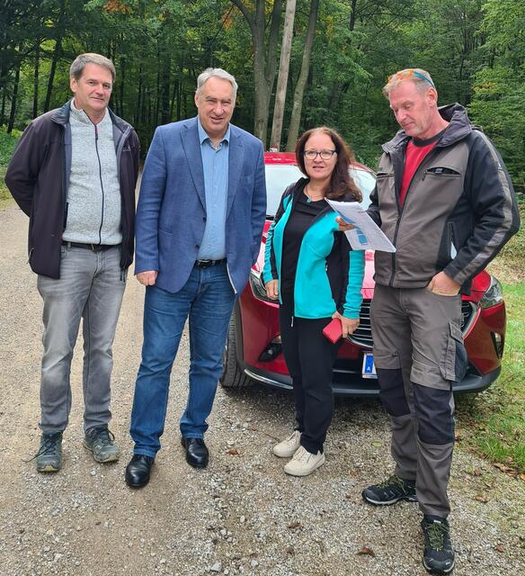 Sachverständige Josef Schütz, Bürgermeister Josef Schmidl-Haberleitner, Vizebürgermeisterin Ingrid Burtscher und Wirtschaftshofdirektor Manfred Hebenstreit. | Foto: Stadtgemeinde Pressbaum