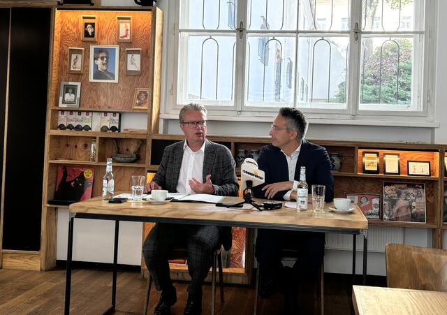 Auf seiner Tour durch die steirischen Bezirke machte VP-Chef Landeshauptmann Christopher Drexler auch "Station" in Graz und lud zu einem gemeinsamen Termin mit dem Grazer ÖVP-Chef Stadtrat Kurt Hohensinner.  | Foto: MeinBezirk