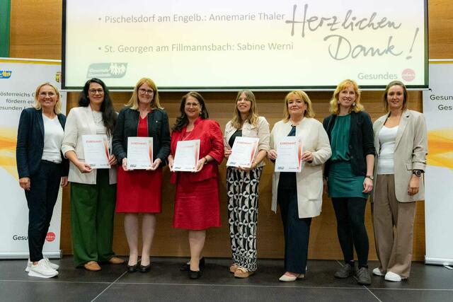 Regionalbetreuerin Nina Sinnhuber, Sabine Werni (Gesunde Gemeinde St. Georgen), LAbg. Gabriele Knauseder (Gesunde Gemeinde Braunau), Barbara Prillhofer-Lutz (Gesunde Gemeinde Neukirchen), Annemarie Thaler (Gesunde Gemeinde Pischelsdorf), Gabriele Franzmayr (Gesunde Gemeinde Moosbach), Ulrike Salzbacher vom Land OÖ und Regionalbetreuerin Claudia Weilbold. | Foto: Manuel Gast