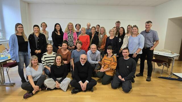 Beim Netzwerktreffen Soziales kam Bischof Wilhelm Krautwaschl im Haus des Lebens mit vielen Vertreterinnen und Vertretern sozialer Einrichtungen zusammen. | Foto: Maderbacher