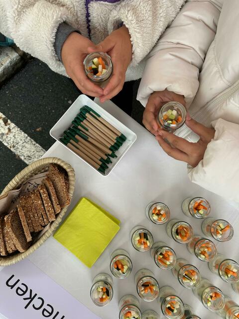 Workshop Lieferinger Klasse: Den Genuss in einem Glas verpackt konnten die Schüler*innen der VS Liefering genießen. | Foto: Mythos & Logos