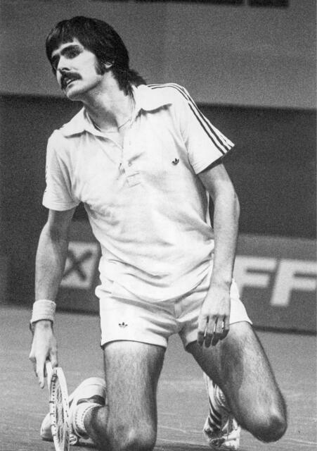 Der mexikanische Tennisspieler Raúl Ramírez beim Fischer Tennis Cup in der Wiener Stadthalle 1976.  | Foto: Votava / brandstaetter images / picturedesk.com