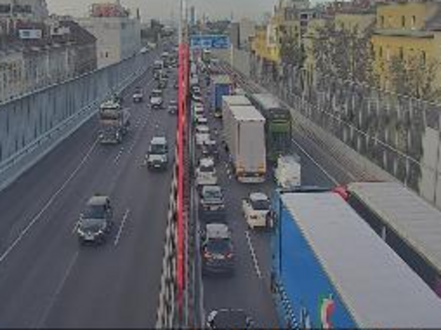 Auf der A23 - Südosttangente hat sich ein ausgeprägter Stau gebildet. Schuld ist eine Baustelle. | Foto: Asfinag/Screenshot
