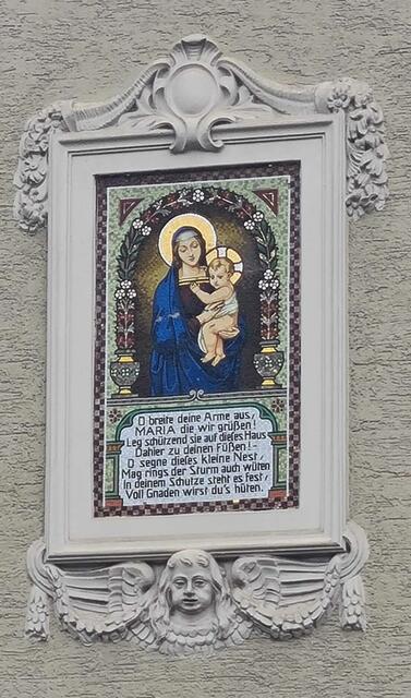 Das Marienmosaik bleibt auch beim Hausabriss erhalten. | Foto: GI