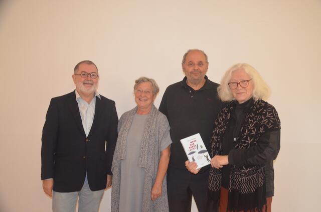 Museumsleiter Friedrich Polleroß, Elisabeth Fleischner, Kurt Fleischner und Dorothea Löcker vom Picus-Verlag. | Foto: Polleroß