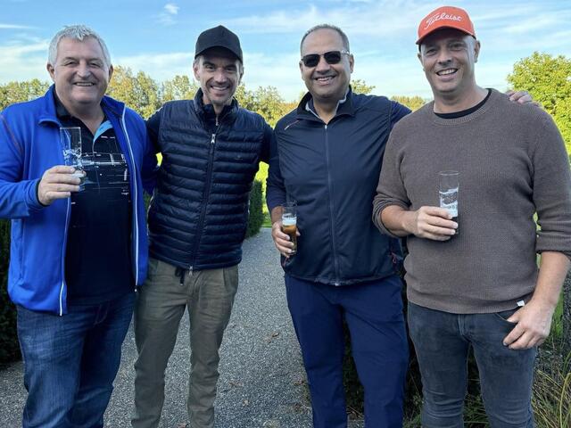 V. l.: Golfclub-Präsident Wolfgang Ritt, Florian Silbereisen, Golfclub-Beirat Maher Azer und Silbereisen-Spezi Erol. | Foto: Golfclub Schärding/Maad