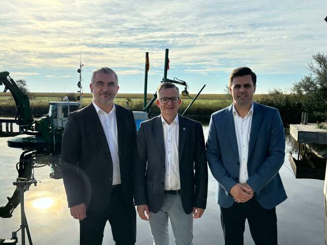 Infrastrukturlandesrat Heinrich Dorner, Bürgermeister in Oggau Thomas Schmid und (SPÖ)Seemanagement-Geschäftsführer Erich Gebhardt in Oggau. | Foto: Lisa-Marie Zehetbauer