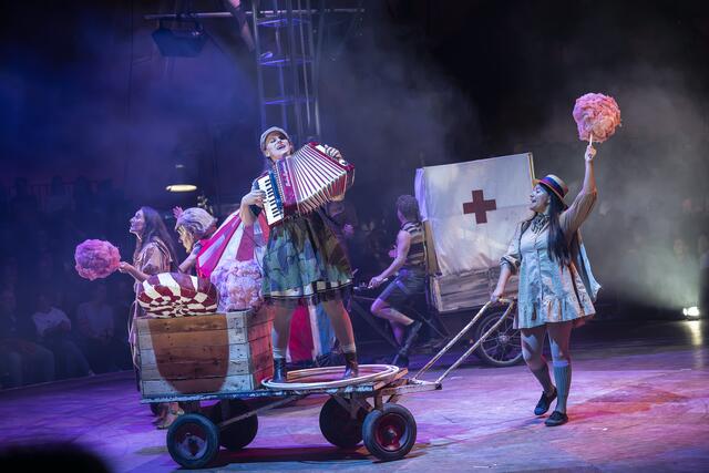 "NoFit State Circus" sind mit ihrem Programm "Sabotage" zu Gast im Volksgarten.  | Foto: Sigrid Spinnox