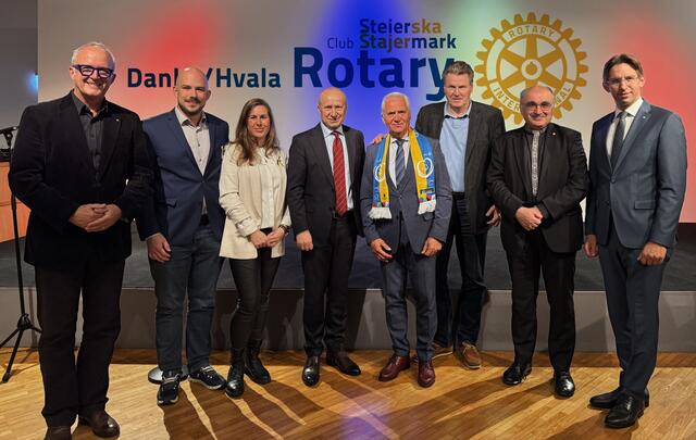 Beweisen Solidarität: Rotary-Präsident DKfm. Jure Legvart, Sascha Brandmüller, Barbara Kappaun , der ukrainische Botschafter Vasyl Khymynets, Altbürgermeister Helmut Leitenberger, Rotary-Gründungspräsident Volkmar Pötsch, Diözesanbischof Wilhelm Krautwaschl und Nationalratsabgeordneter Joachim Schnabel. (v.l.) | Foto: Rotary