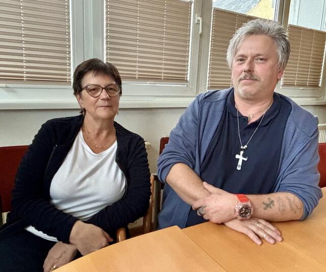 Gut eingespieltes Team: Die freiwilligen KI-Mitarbeiter Hildegard Paischer aus Munderfing und Franz Ginzinger aus St. Peter. | Foto: Ebner